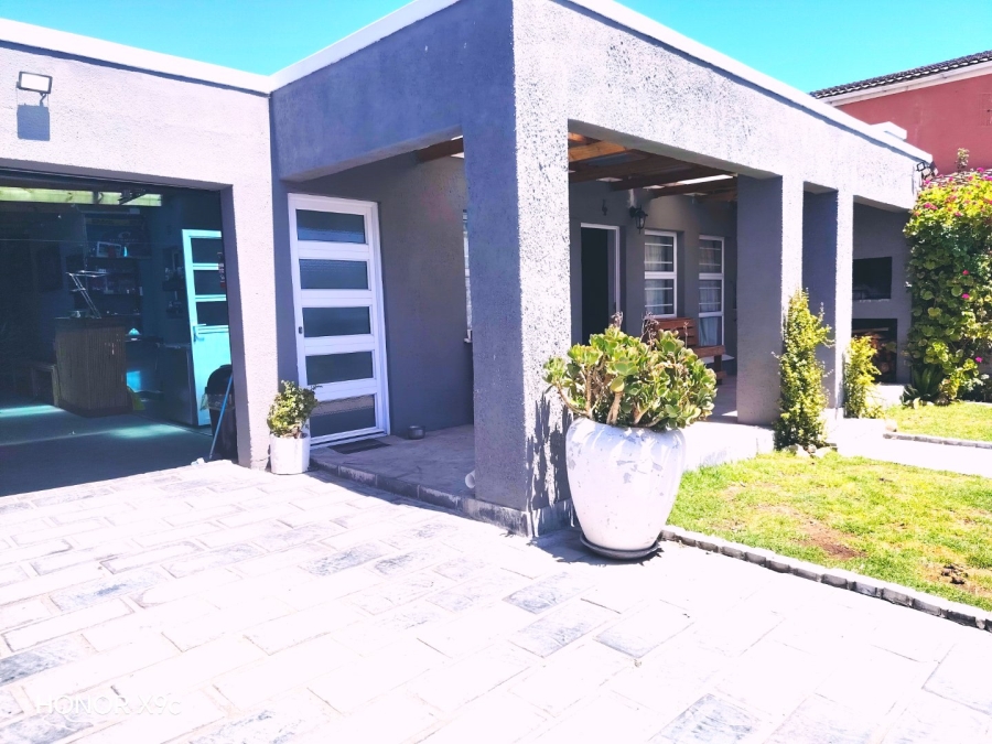 3 Bedroom Property for Sale in Silversands Western Cape